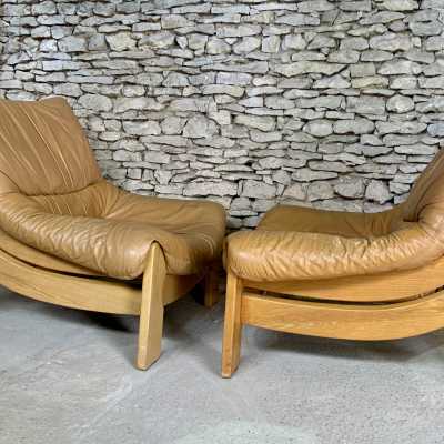 Leather and wood lounge