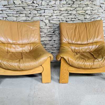 Leather and wood lounge