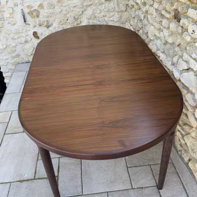 Scandinavian table