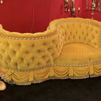 Confident, Siamese, Napoleon III, padded, trimmings, yellow