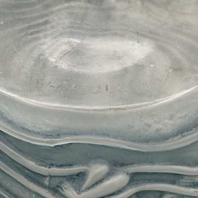 signature of the vase