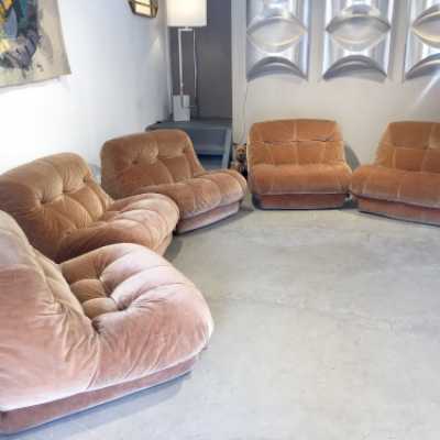 Armchairs-nuvolone-maturi-mimo-1970-velvet-caramel