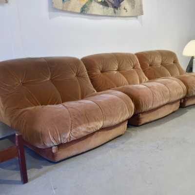 armchairs-nuvolone-maturi-mimo-70s-velvet