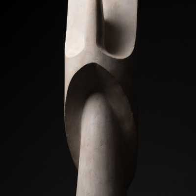 André BEZARD (1928-1995) Virgin in prayer - Plaster. Around 1970.