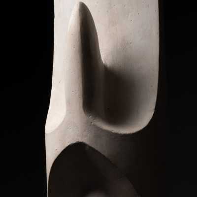 André BEZARD (1928-1995) Virgin in prayer - Plaster. Around 1970.