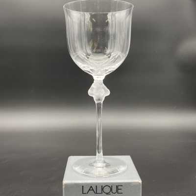 4 wine glasses