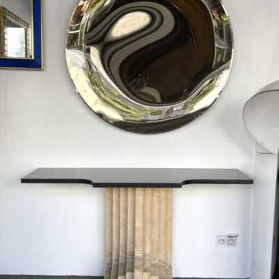 Pair of console tables in travertine and black marble by Catellan Italia. Italy 1970. the publisher of Carlo Scarpa. in the style of Gio Ponti, Gianfranco Frattini, Cassina, Osvaldo Borsani, Joe Colombo, Vico Magistretti, Luisa Parisi, Mario Bellini, Tito Agnoli, Afra Tobia Scarpa, Luciano Frigerio, Sporiti, Marco Zanuso, Giulio Moscatelli, Formanova, Renato Zevi, Romeo Rega, Maison Jansen, Willy Rizzo, Mario Sabot, Home and Garden Gallery, Dal Vera, Angelo Mangiarotti side tables coffee table