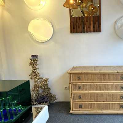 Bamboo and raffia chest of drawers with brass drawer handles by Dal Vera. Italy 1970. in the style of Renato Zevi, Romeo Rega, Maison Jansen, Willy Rizzo, Mario Sabot. console end table coffee table mid-century modern hollywood regency
