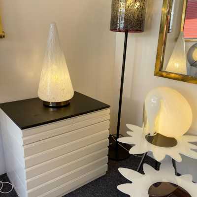 Large cone lamp in speckled white Murano glass and brass by Esperia. Italy 1970 carlo aldo nason mazzega venini vistosi la murrina 1980 chrome metal
