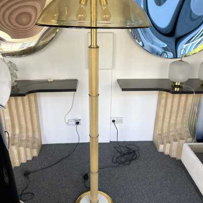 Bamboo style floor lamp in yellow Murano glass and brass by Fabbian. Italy 1970. in the style of Venini, Vistosi, La Murrina, Aldo Carlo Nason, Stilnovo, Joe Colombo, Arteluce, Arredoluce, Lumi, Luci, Rggiani, Sciolari, Werner Pantone, Luigi Colani, Raak, Angelo Lelii, Angelo Brotto, Esperia , Francesco Bocola, Superstudio, Enrico Tronconi, Mario Bellini, Harvey Guzzini, Luigi Massoni, Martinelli, Pierre Cardin, Fabio Lenci, Gio Ponti. mid-century chandelier lamps sconces sconces maison jansen palm tree