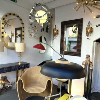 Pair of gilt metal cast iron table lamps in bronze style by Nicolas Dewael for Fondica. Other artists like Mathias, Stéphane Galerneau, Pierre Casenove worked for the French manufacture during the 1980s. France 1990. in the style of Garouste and Bonetti, Giacometti, Maison Jansen, Baguès, Charles, Hollywood Regency. floor lamp sconces chandelier 1970 mid-century modern brutalist brass gilt bronze metal chrome stainless steel