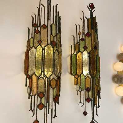 Large pair of sconces in gilded patinated wrought iron and hammered glass by Longobard. Italy 1970 Poliarte biancardi and jordan arte suspension chandelier lamps, Carlo Aldo nason for Mazzega Murano, Venini, vistosi, la murrina.