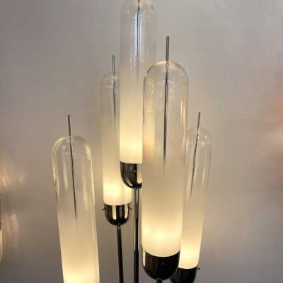 Reed floor lamp in Murano glass and chromed metal by Mazzega. Italy 1970. in the style of Venini, La Murrina, Seguso, Carlo Aldo Nason, Poliarte, Esperia, Angelo Brotto, Stilnovo, Arteluce, Arredoluce, Artemide, Pierre Cardin, Lumi, Luci, Raak, Angelo Lelii, Francesco Bocola, Superstudio, Enrico Tronconi, Mario Bellini, Harvey Guzzini, Luigi Massoni, Martinelli, Fabio Lenci, Gio Ponti. mid-century chandelier pendant lamps