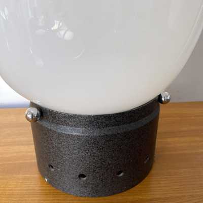 Space age bubble table lamp in Murano glass and metal by Mazzega. Italy 1970. in the style of Stilnovo, Joe Colombo, Arteluce, Arredoluce, Lumi, Luci, Rggiani, Sciolari, Werner Pantone, Luigi Colani, Raak, Angelo Lelii, Francesco Bocola, Superstudio, Enrico Tronconi, Mario Bellini, Harvey Guzzini, Luigi Massoni, Martinelli, Pierre Cardin, Fabio Lenci, Fontana Arte, Artemide, Arteluce, Arredoluce, Luigi Caccia Dominioni, Venini, Vistosi, La Murrina, Aldo Carlo Nason floor sconces mid-century chandelier