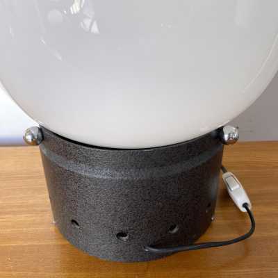 Space age bubble table lamp in Murano glass and metal by Mazzega. Italy 1970. in the style of Stilnovo, Joe Colombo, Arteluce, Arredoluce, Lumi, Luci, Rggiani, Sciolari, Werner Pantone, Luigi Colani, Raak, Angelo Lelii, Francesco Bocola, Superstudio, Enrico Tronconi, Mario Bellini, Harvey Guzzini, Luigi Massoni, Martinelli, Pierre Cardin, Fabio Lenci, Fontana Arte, Artemide, Arteluce, Arredoluce, Luigi Caccia Dominioni, Venini, Vistosi, La Murrina, Aldo Carlo Nason floor sconces mid-century chandelier