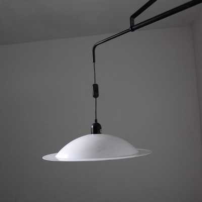 Bracket wall lamp with counterweight in black and white lacquered metal by Stilnovo. Italy 1970. Reggiani, Sciolari, Francesco Buzzi Ceriani, Angelo Brotto for Esperia, Aldo Carlo Nason for Mazzega, Venini, Vistosi, La Murrina, Toni Zuccheri, Fontana Arte, Artemide, Arteluce, Arredoluce, Luigi Caccia Dominioni. mid-century modern pendant chandelier lamps