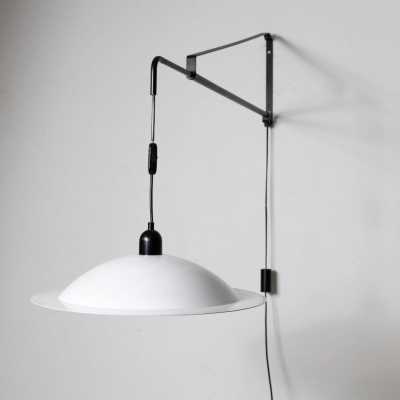 Bracket wall lamp with counterweight in black and white lacquered metal by Stilnovo. Italy 1970. Reggiani, Sciolari, Francesco Buzzi Ceriani, Angelo Brotto for Esperia, Aldo Carlo Nason for Mazzega, Venini, Vistosi, La Murrina, Toni Zuccheri, Fontana Arte, Artemide, Arteluce, Arredoluce, Luigi Caccia Dominioni. mid-century modern pendant chandelier lamps