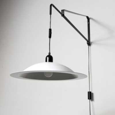 Bracket wall lamp with counterweight in black and white lacquered metal by Stilnovo. Italy 1970. Reggiani, Sciolari, Francesco Buzzi Ceriani, Angelo Brotto for Esperia, Aldo Carlo Nason for Mazzega, Venini, Vistosi, La Murrina, Toni Zuccheri, Fontana Arte, Artemide, Arteluce, Arredoluce, Luigi Caccia Dominioni. mid-century modern pendant chandelier lamps