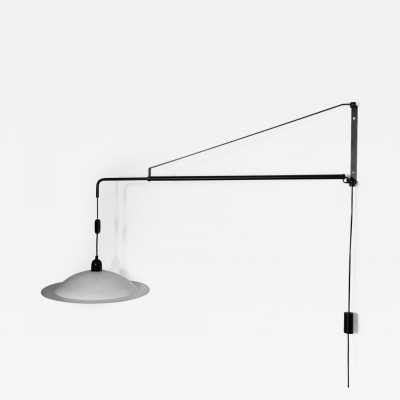 Bracket wall lamp with counterweight in black and white lacquered metal by Stilnovo. Italy 1970. Reggiani, Sciolari, Francesco Buzzi Ceriani, Angelo Brotto for Esperia, Aldo Carlo Nason for Mazzega, Venini, Vistosi, La Murrina, Toni Zuccheri, Fontana Arte, Artemide, Arteluce, Arredoluce, Luigi Caccia Dominioni. mid-century modern pendant chandelier lamps