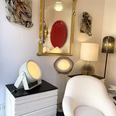 Spot-style table lamp in white lacquered and chromed metal by Targetti Sankey. Italy 1970. in the style of Reggiani, Sciolari, Francesco Buzzi Ceriani, Stilnovo, Angelo Brotto for Esperia, Aldo Carlo Nason for Mazzega, Venini, Vistosi, La Murrina, Toni Zuccheri, Fontana Arte, Artemide, Arteluce, Arredoluce, Luigi Caccia Dominioni , Stilux. floor lamp chandelier suspension sconces