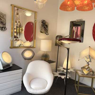 Spot-style table lamp in white lacquered and chromed metal by Targetti Sankey. Italy 1970. in the style of Reggiani, Sciolari, Francesco Buzzi Ceriani, Stilnovo, Angelo Brotto for Esperia, Aldo Carlo Nason for Mazzega, Venini, Vistosi, La Murrina, Toni Zuccheri, Fontana Arte, Artemide, Arteluce, Arredoluce, Luigi Caccia Dominioni , Stilux. floor lamp chandelier suspension sconces