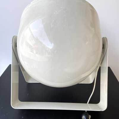 Spot-style table lamp in white lacquered and chromed metal by Targetti Sankey. Italy 1970. in the style of Reggiani, Sciolari, Francesco Buzzi Ceriani, Stilnovo, Angelo Brotto for Esperia, Aldo Carlo Nason for Mazzega, Venini, Vistosi, La Murrina, Toni Zuccheri, Fontana Arte, Artemide, Arteluce, Arredoluce, Luigi Caccia Dominioni , Stilux. floor lamp chandelier suspension sconces