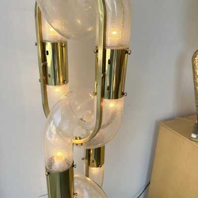 Chain floor lamp in brass and Murano glass. Aldo Nason for Mazzega. Italy 1970. in the style of Venini, Vistosi, La Murrina, Seguso, Carlo Nason, Poliarte, Esperia, Angelo Brotto, Stilnovo, Arteluce, Arredoluce, Artemide, Pierre Cardin, Lumi, Luci, Raak, Angelo Lelii, Francesco Bocola, Superstudio , Enrico Tronconi. chandelier lamps chrome metal stainless steel mid-century modern space age 1980