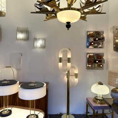 Chain floor lamp in brass and Murano glass. Aldo Nason for Mazzega. Italy 1970. in the style of Venini, Vistosi, La Murrina, Hollywood Regency, Poliarte, Stilnovo, Arteluce, Artemide, Esperia, Veronese. wall lamps chandelier mid-century modern space age metal chrome stainless steel 1980