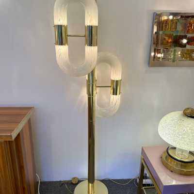 Chain floor lamp in brass and Murano glass. Aldo Nason for Mazzega. Italy 1970. in the style of Venini, Vistosi, La Murrina, Hollywood Regency, Poliarte, Stilnovo, Arteluce, Artemide, Esperia, Veronese. wall lamps chandelier mid-century modern space age metal chrome stainless steel 1980