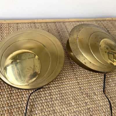 Pair of brass shell lamps by Angelo Brotto. Italy 1970 chandelier sconces Reggiani, Sciolari, Francesco Buzzi Ceriani, Stilnovo, Aldo Carlo Nason for Mazzega, Venini, Vistosi, La Murrina, Toni Zuccheri, Fontana Arte, Artemide, Arteluce, Arredoluce, Luigi Caccia Dominioni.