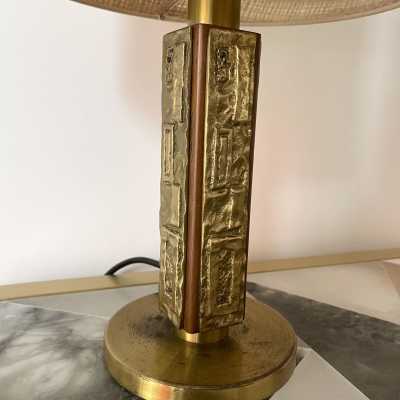 Pair of brass and wood sculpture lamps by Angelo Brotto for Esperia. Italy 1970. Pretty lampshades in raffia or rattan. in the style of Reggiani, Sciolari, Francesco Buzzi Ceriani, Stilnovo, Aldo Carlo Nason for Mazzega, Venini, Vistosi, La Murrina, Toni Zuccheri, Fontana Arte, Artemide, Arteluce, Arredoluce, Luigi Caccia Dominioni. floor lamp wall gilt bronze mid-century modern sculpture