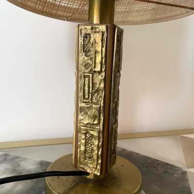 Pair of brass and wood sculpture lamps by Angelo Brotto for Esperia. Italy 1970. Pretty lampshades in raffia or rattan. in the style of Reggiani, Sciolari, Francesco Buzzi Ceriani, Stilnovo, Aldo Carlo Nason for Mazzega, Venini, Vistosi, La Murrina, Toni Zuccheri, Fontana Arte, Artemide, Arteluce, Arredoluce, Luigi Caccia Dominioni. floor lamp wall gilt bronze mid-century modern sculpture