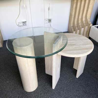 Pedestal, table or side table sculpture in travertine and glass. Italy 1980. in the style of Angelo Mangiarotti for Skipper 1970s, Carlo Scarpa for Cattelan, Memphis. mid century