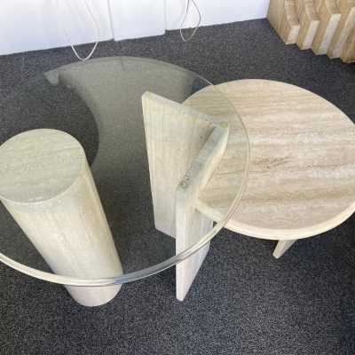 Pedestal, table or side table sculpture in travertine and glass. Italy 1980. in the style of Angelo Mangiarotti for Skipper 1970s, Carlo Scarpa for Cattelan, Memphis. mid century