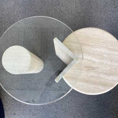 Pedestal, table or side table sculpture in travertine and glass. Italy 1980. in the style of Angelo Mangiarotti for Skipper 1970s, Carlo Scarpa for Cattelan, Memphis. mid century