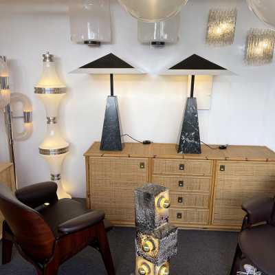 Large pair of lamps in marble and lampshades in lacquered metal and white methacrylate by Cini Boeri for Tranconi. Italy 1970. floor lamp chandelier Reggiani, Sciolari, Francesco Buzzi Ceriani, Stilnovo, Angelo Brotto for Esperia, Aldo Carlo Nason for Mazzega, Venini, Vistosi, La Murrina, Toni Zuccheri, Fontana Arte, Artemide, Arteluce, Arredoluce, Luigi Caccia Dominioni.