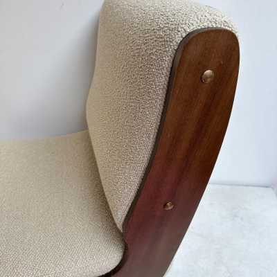 rare Pair of armchairs or armchairs model 836 in wood, lacquered metal and brass reupholstered in sand bouclé fabrics by Gianfranco Frattini for Cassina. Italy 1950. model awarded the "Compasso d'Oro" prize in 1955. Pierre Jeanneret, Chandigarh, Le Corbusier, Jean Prouvé, Charlotte Perriand, Jean Royère, Gio Ponti, Augusto Romano, Osvaldo Borsani, Joe Colombo, Vico Magistretti, Luisa Ico Parisi, Mario Bellini, Tito Agnoli, Afra Tobia Carlo Scarpa, Luciano Frigerio mid-century modern