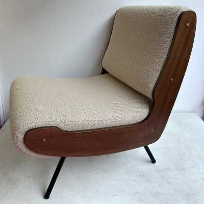 rare Pair of armchairs or armchairs model 836 in wood, lacquered metal and brass reupholstered in sand bouclé fabrics by Gianfranco Frattini for Cassina. Italy 1950. model awarded the "Compasso d'Oro" prize in 1955. Pierre Jeanneret, Chandigarh, Le Corbusier, Jean Prouvé, Charlotte Perriand, Jean Royère, Gio Ponti, Augusto Romano, Osvaldo Borsani, Joe Colombo, Vico Magistretti, Luisa Ico Parisi, Mario Bellini, Tito Agnoli, Afra Tobia Carlo Scarpa, Luciano Frigerio mid-century modern