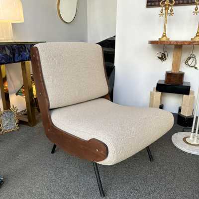 rare Pair of armchairs or armchairs model 836 in wood, lacquered metal and brass reupholstered in sand bouclé fabrics by Gianfranco Frattini for Cassina. Italy 1950. model awarded the "Compasso d'Oro" prize in 1955. Pierre Jeanneret, Chandigarh, Le Corbusier, Jean Prouvé, Charlotte Perriand, Jean Royère, Gio Ponti, Augusto Romano, Osvaldo Borsani, Joe Colombo, Vico Magistretti, Luisa Ico Parisi, Mario Bellini, Tito Agnoli, Afra Tobia Carlo Scarpa, Luciano Frigerio mid-century modern