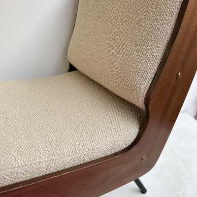 rare Pair of armchairs or armchairs model 836 in wood, lacquered metal and brass reupholstered in sand bouclé fabrics by Gianfranco Frattini for Cassina. Italy 1950. model awarded the "Compasso d'Oro" prize in 1955. Pierre Jeanneret, Chandigarh, Le Corbusier, Jean Prouvé, Charlotte Perriand, Jean Royère, Gio Ponti, Augusto Romano, Osvaldo Borsani, Joe Colombo, Vico Magistretti, Luisa Ico Parisi, Mario Bellini, Tito Agnoli, Afra Tobia Carlo Scarpa, Luciano Frigerio mid-century modern