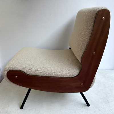 rare Pair of armchairs or armchairs model 836 in wood, lacquered metal and brass reupholstered in sand bouclé fabrics by Gianfranco Frattini for Cassina. Italy 1950. model awarded the "Compasso d'Oro" prize in 1955. Pierre Jeanneret, Chandigarh, Le Corbusier, Jean Prouvé, Charlotte Perriand, Jean Royère, Gio Ponti, Augusto Romano, Osvaldo Borsani, Joe Colombo, Vico Magistretti, Luisa Ico Parisi, Mario Bellini, Tito Agnoli, Afra Tobia Carlo Scarpa, Luciano Frigerio mid-century modern