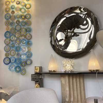 rare Large Artistic Murano Glass Disc Corner Sconce by Gianmaria Potenza for La Murrina. Italy 1970. Potenza is the founder of the La Murrina factory, one of the great master glassmakers of Murano. in the style of Vistosi, Venini, Mazzega, Poliarte, Aldo Carlo Nason, Toni Zuccheri, Cenedese, Veronese. sconces floor lamp chandelier mid-century 1960 1980 1990 brass
