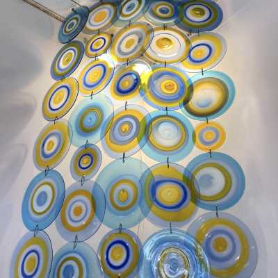 rare Large Artistic Murano Glass Disc Corner Sconce by Gianmaria Potenza for La Murrina. Italy 1970. Potenza is the founder of the La Murrina factory, one of the great master glassmakers of Murano. in the style of Vistosi, Venini, Mazzega, Poliarte, Aldo Carlo Nason, Toni Zuccheri, Cenedese, Veronese. sconces floor lamp chandelier mid-century 1960 1980 1990 brass