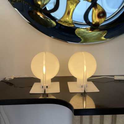 Pair of Sirio lamps in white methacrylate by Brazzoni Lampa for Harvey Guzzini. Italy 1970. in the style of Reggiani, Sciolari, Francesco Buzzi Ceriani, Stilnovo, Angelo Brotto for Esperia, Aldo Carlo Nason for Mazzega, Venini, Vistosi, La Murrina, Toni Zuccheri, Fontana Arte, Artemide, Arteluce, Arredoluce, Luigi Caccia Dominioni . mid-century lucite metal chrome chandelier sconces