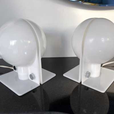 Pair of Sirio lamps in white methacrylate by Brazzoni Lampa for Harvey Guzzini. Italy 1970. in the style of Reggiani, Sciolari, Francesco Buzzi Ceriani, Stilnovo, Angelo Brotto for Esperia, Aldo Carlo Nason for Mazzega, Venini, Vistosi, La Murrina, Toni Zuccheri, Fontana Arte, Artemide, Arteluce, Arredoluce, Luigi Caccia Dominioni . mid-century lucite metal chrome chandelier sconces
