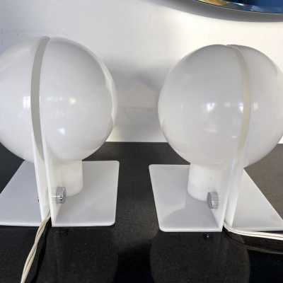 Pair of Sirio lamps in white methacrylate by Brazzoni Lampa for Harvey Guzzini. Italy 1970. in the style of Reggiani, Sciolari, Francesco Buzzi Ceriani, Stilnovo, Angelo Brotto for Esperia, Aldo Carlo Nason for Mazzega, Venini, Vistosi, La Murrina, Toni Zuccheri, Fontana Arte, Artemide, Arteluce, Arredoluce, Luigi Caccia Dominioni . mid-century lucite metal chrome chandelier sconces