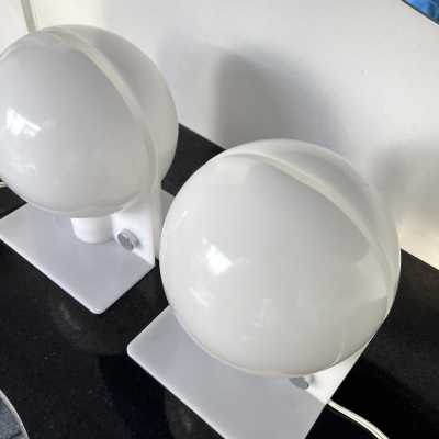 Pair of Sirio lamps in white methacrylate by Brazzoni Lampa for Harvey Guzzini. Italy 1970. in the style of Reggiani, Sciolari, Francesco Buzzi Ceriani, Stilnovo, Angelo Brotto for Esperia, Aldo Carlo Nason for Mazzega, Venini, Vistosi, La Murrina, Toni Zuccheri, Fontana Arte, Artemide, Arteluce, Arredoluce, Luigi Caccia Dominioni . mid-century lucite metal chrome chandelier sconces