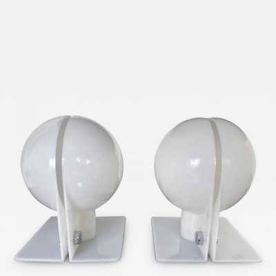 Pair of Sirio lamps in white methacrylate by Brazzoni Lampa for Harvey Guzzini. Italy 1970. in the style of Reggiani, Sciolari, Francesco Buzzi Ceriani, Stilnovo, Angelo Brotto for Esperia, Aldo Carlo Nason for Mazzega, Venini, Vistosi, La Murrina, Toni Zuccheri, Fontana Arte, Artemide, Arteluce, Arredoluce, Luigi Caccia Dominioni . mid-century lucite metal chrome chandelier sconces