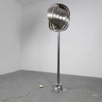 Metal space age spiral floor lamp by Henri Mathieu. France 1970. in the style of Venini, Vistosi, Veronese, La Murrina, Stilux, Aldo Carlo Nason, Stilnovo, Joe Colombo, Arteluce, Arredoluce, Lumi, Luci, Rggiani, Sciolari, Werner Pantone, Luigi Colani, Raak, Angelo Lelii, Angelo Brotto, Esperia, Francesco Bocola, Superstudio, Enrico Tronconi, Mario Bellini, Harvey Guzzini, Luigi Massoni, Martinelli, Pierre Cardin, Fabio Lenci, Gio Ponti. mid-century stainless steel chandelier lamps