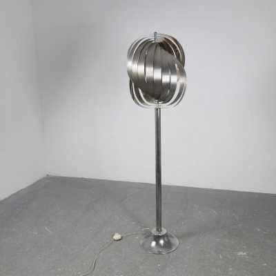 Metal space age spiral floor lamp by Henri Mathieu. France 1970. in the style of Venini, Vistosi, Veronese, La Murrina, Stilux, Aldo Carlo Nason, Stilnovo, Joe Colombo, Arteluce, Arredoluce, Lumi, Luci, Rggiani, Sciolari, Werner Pantone, Luigi Colani, Raak, Angelo Lelii, Angelo Brotto, Esperia, Francesco Bocola, Superstudio, Enrico Tronconi, Mario Bellini, Harvey Guzzini, Luigi Massoni, Martinelli, Pierre Cardin, Fabio Lenci, Gio Ponti. mid-century stainless steel chandelier lamps